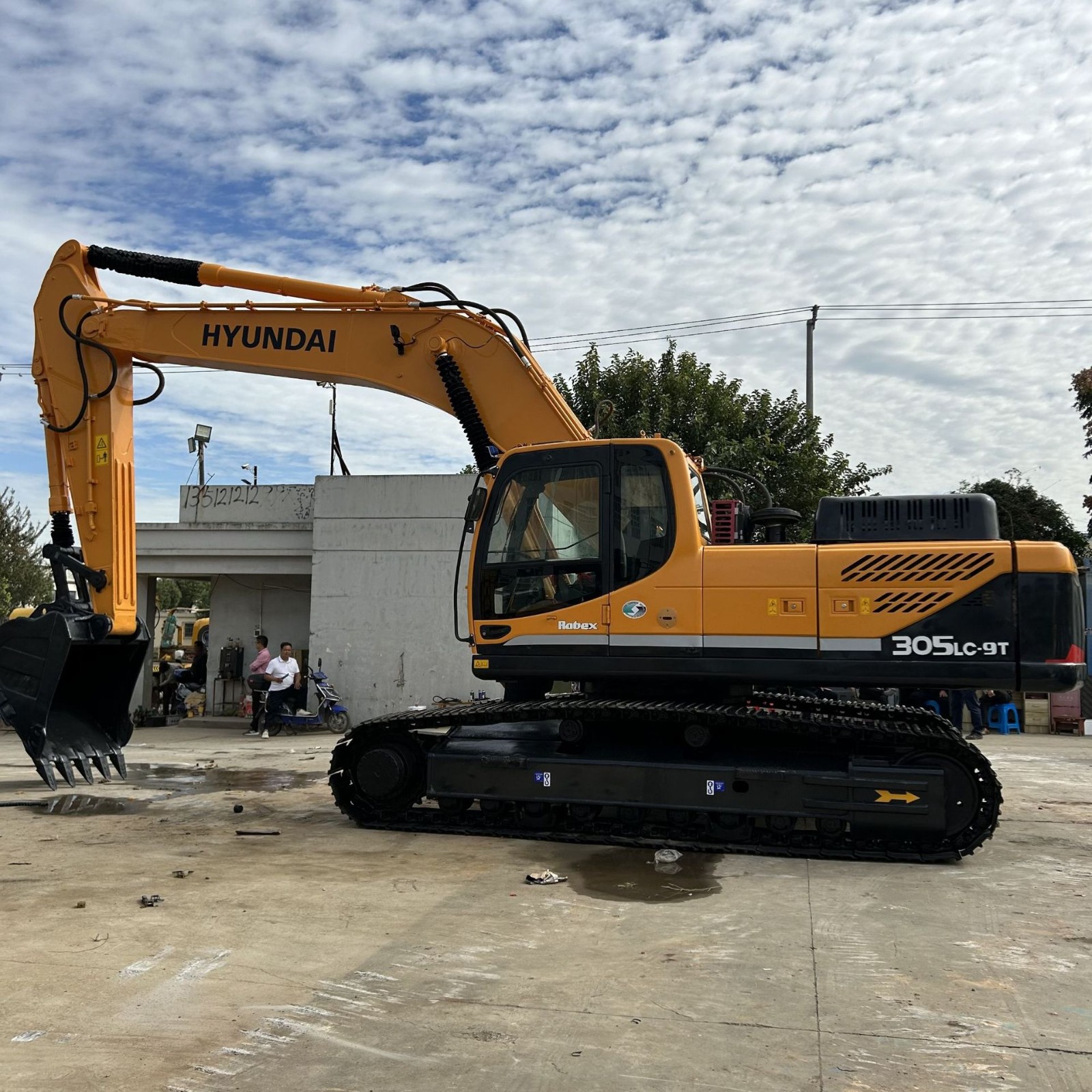 常年外贸 旧九成新现代305LC-9T钩机原装挖掘机转让21吨挖机图3