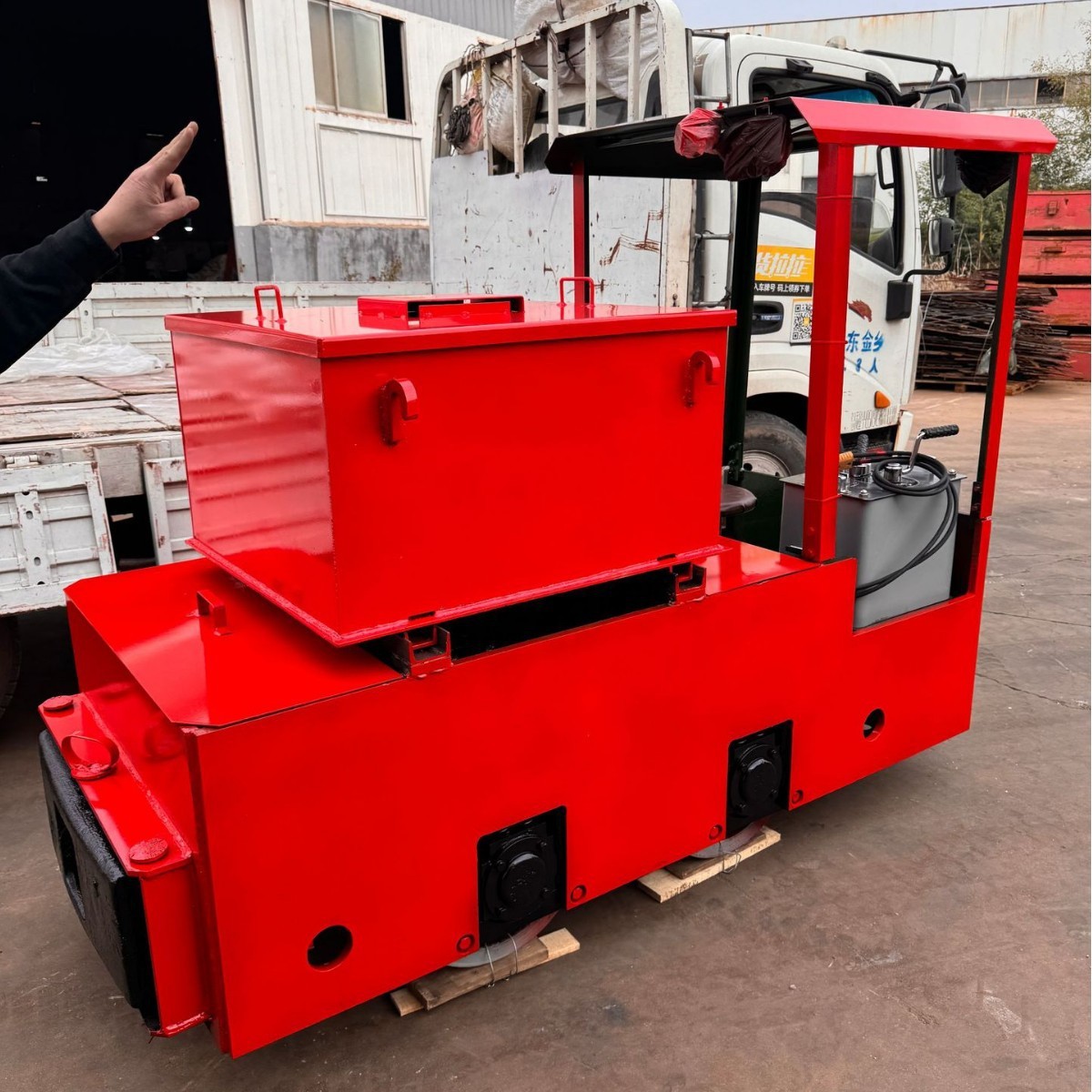 8吨蓄电池电机车 CTL8/9矿用电机车 8吨蓄电池电机车重型履带图2